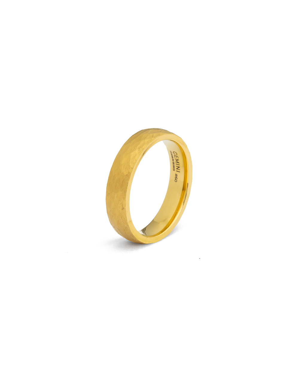 De naam "Pulso" is afgeleid van het Latijn wat "beat" betekent en verwijst naar de prachtige gefacetteerde afwerking aan de buitenkant van deze titanium ring.